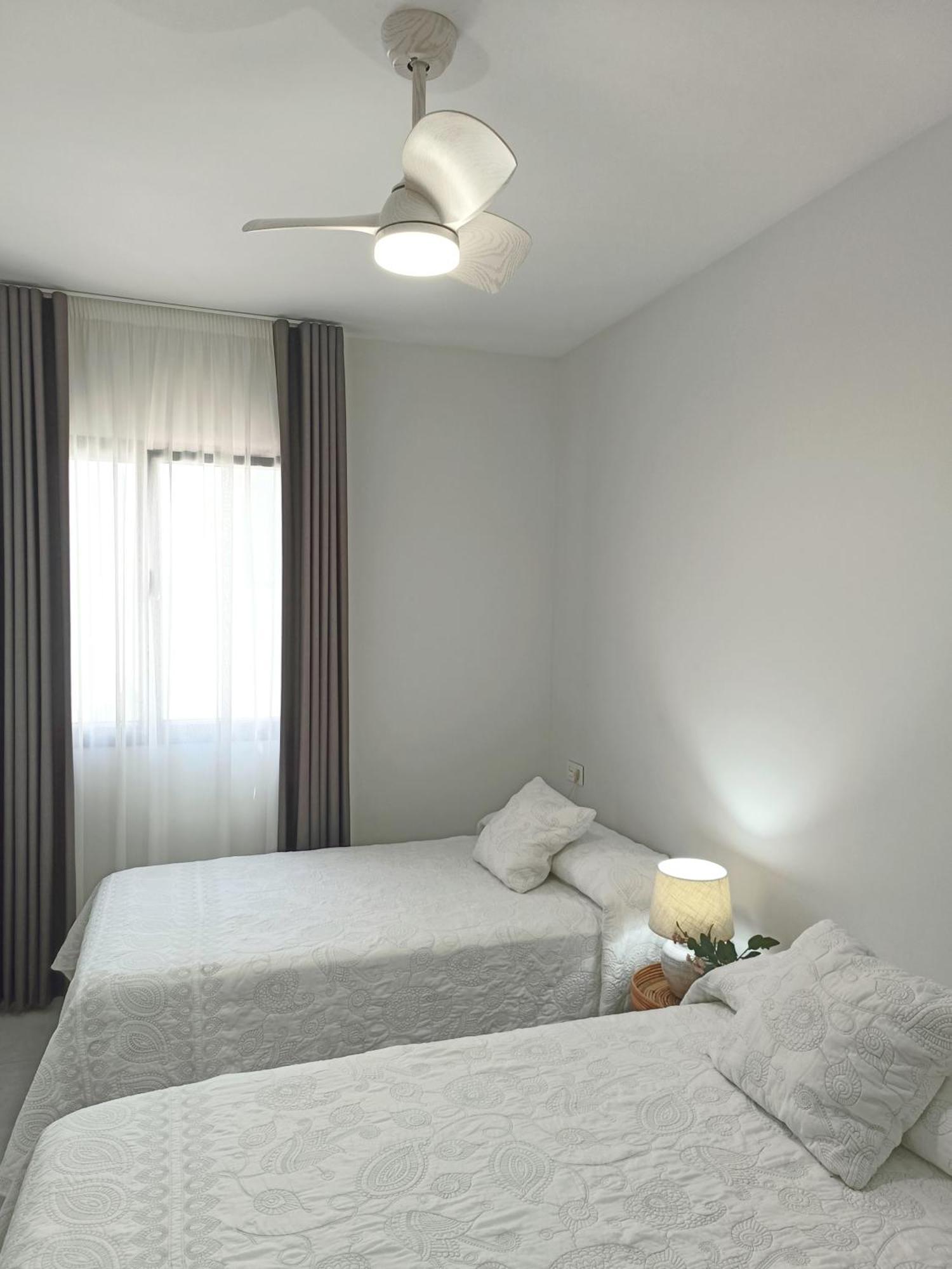 Apartamentos Madreselva Fernan Perez 외부 사진
